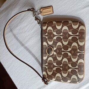 Coach Wristlet Corner Zip Monogram Signature